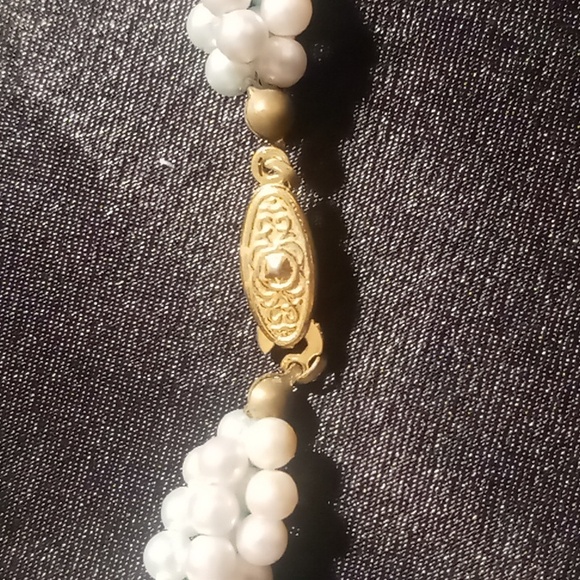 Vintage Layered & twisted blue & White faux pearl collar necklace 16 in long - Picture 3 of 4